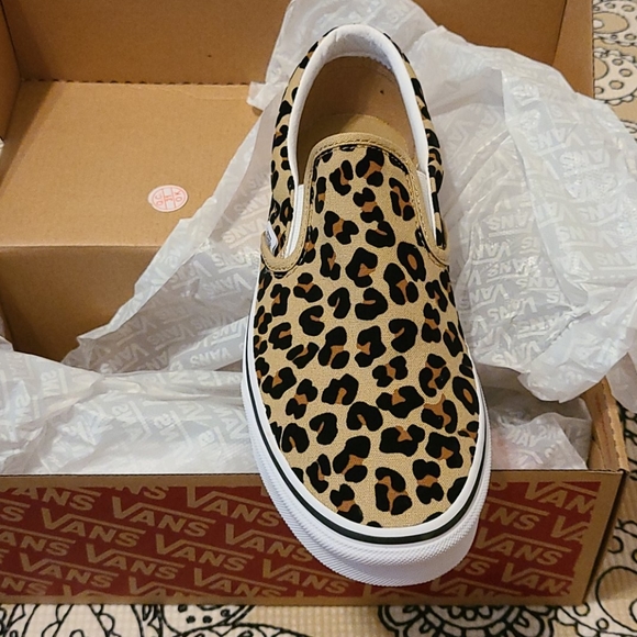 van slip on leopard